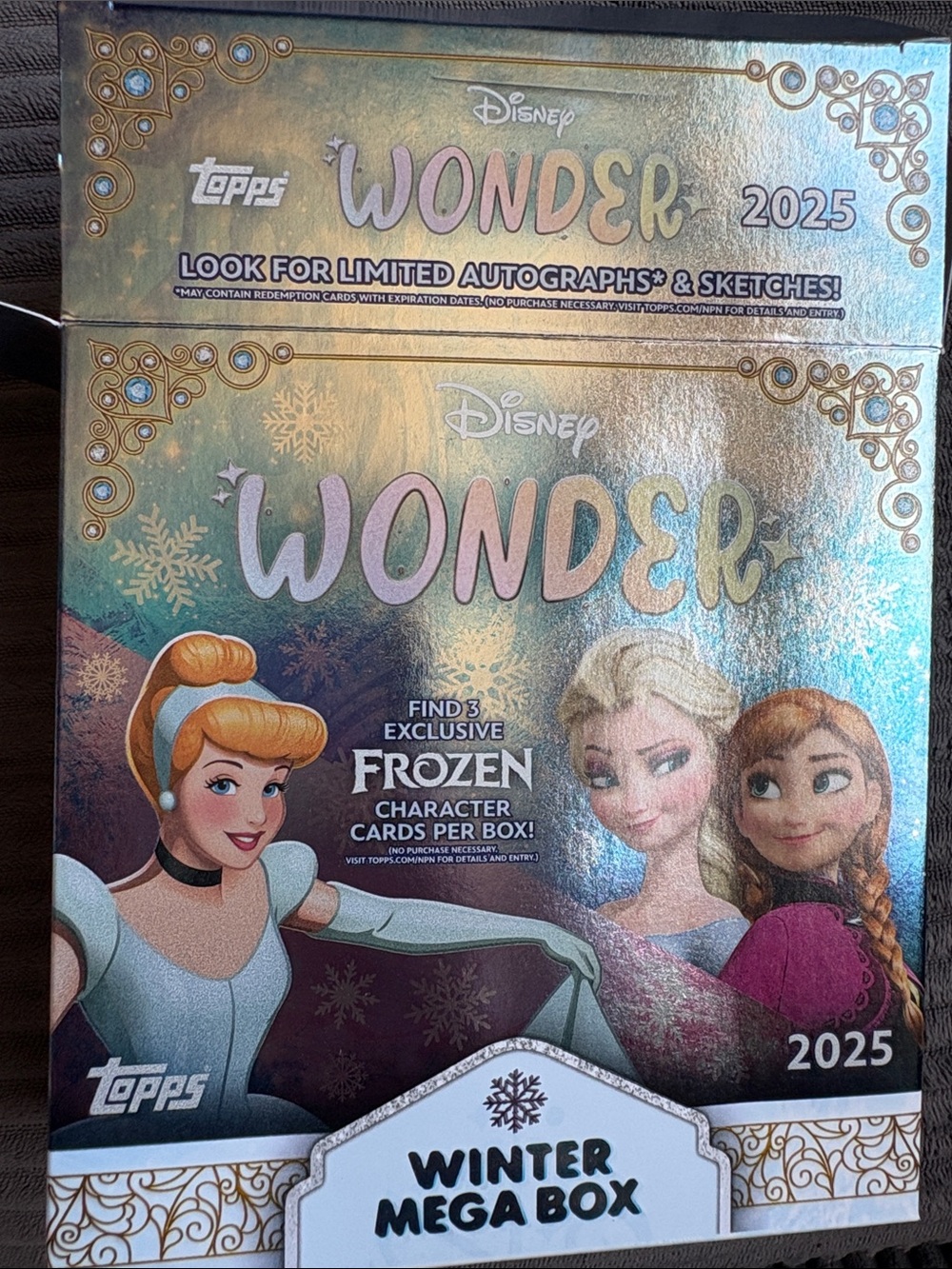Topps Disney Wonder 2025 Winter Mega Box - 66 cards